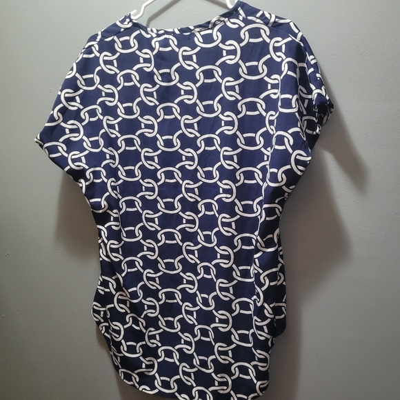 Larsen Gray Blue and White Chain Print Short Sleeve Top - Picture 5 of 5